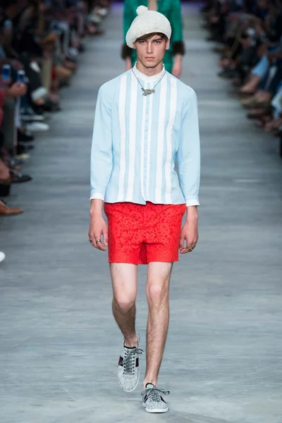 Look 25